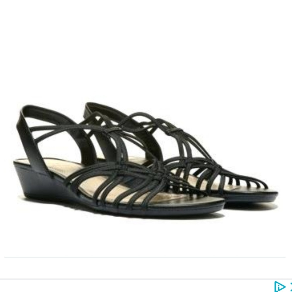 BLACK LOW WEDGE SANDALS/SIZE: 9.5